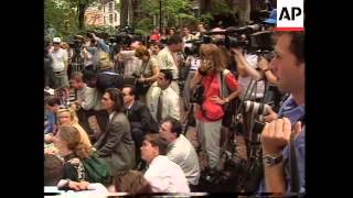 USA: REWARD GIVEN TO MAN WHO ALERTED POLICE OF VERSACE'S MURDER