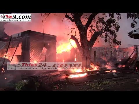 Les flammes ravagent le marché central de Thiès