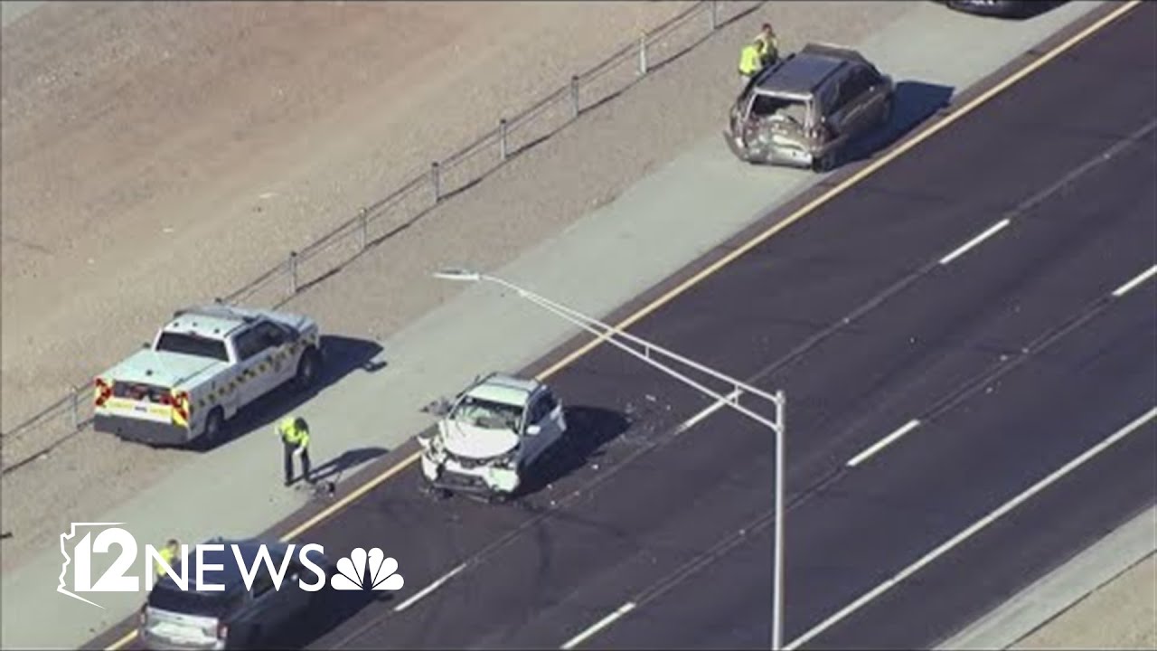 Crash on Loop 303 leaves 2 dead - YouTube