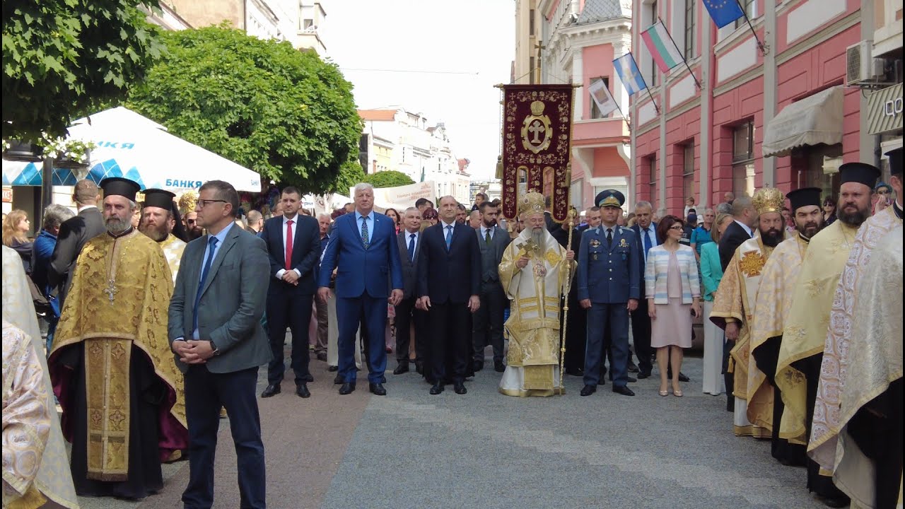 Президентът Радев оглави шествието в Пловдив на 24 май