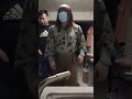 黑衣男子疑似發現紅姐偷拍 事後竟是窗戶沒關 差點沒把紅姐嚇死 紅姐 紅姐事件 南京紅姐 黑衣男子疑似發現紅姐偷拍 事後竟是窗戶沒關 差點沒把紅姐嚇死 紅姐 紅姐事件 南京紅姐