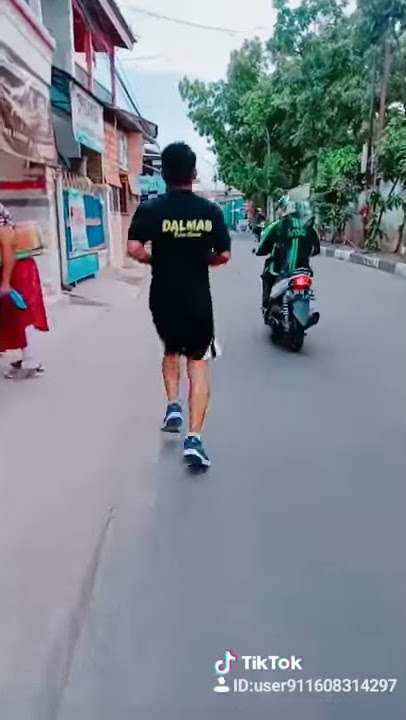 LARI SORE Seorang Casis TNI
