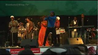DAVIS Performing live@Blankets and wine
