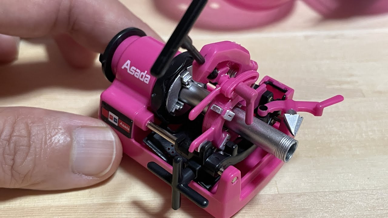 Miniature threading machine.　Japanese capsule toy.