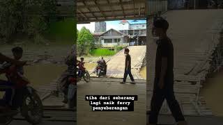 Tiba Dari Seberang Lagi Naik Ferry