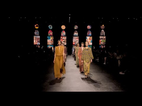 Vidéo: Dior : le défilé printemps été 2020 présenté à Paris