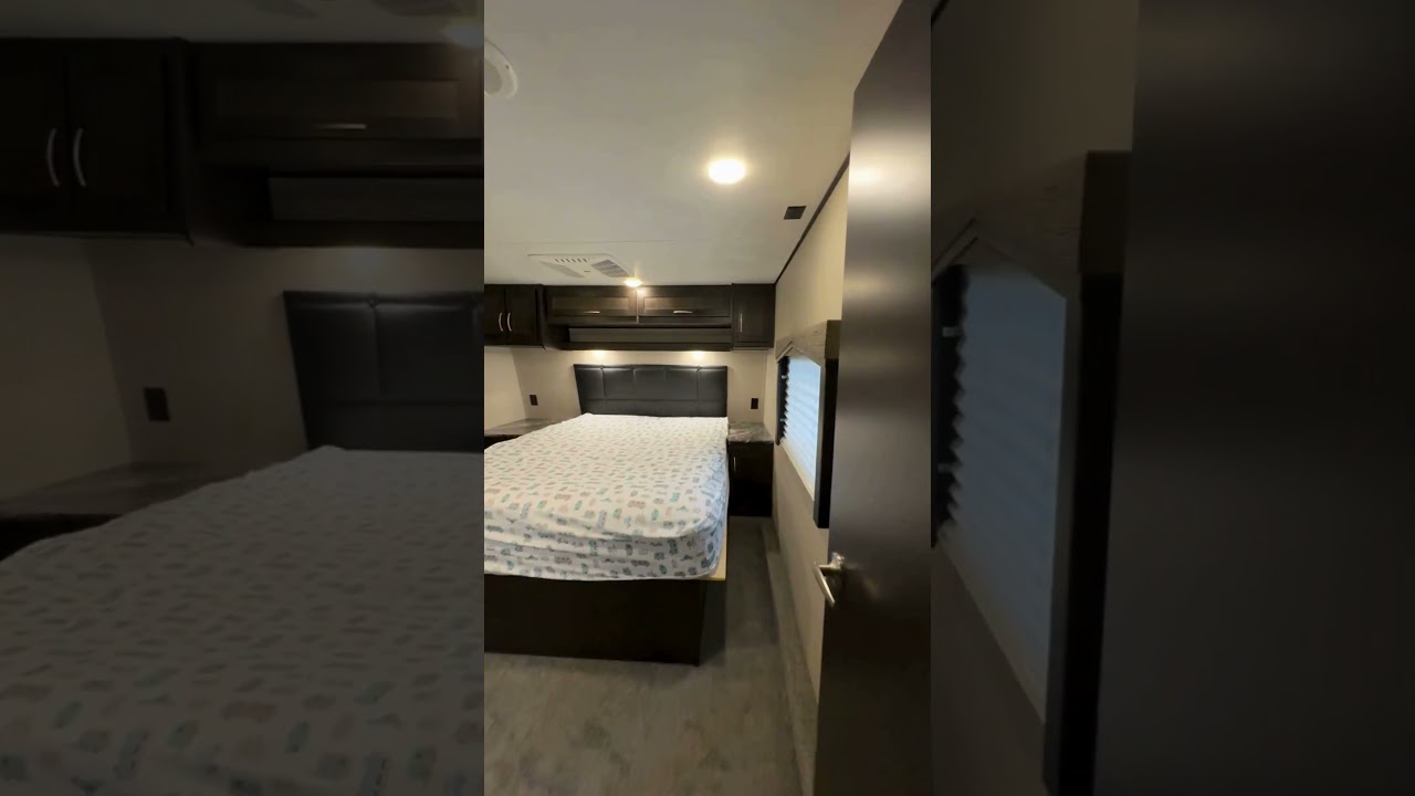 2017 Keystone Carbon 337 📞 Call or Text Mike 1-231-670-9025  