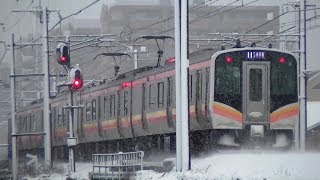 吹雪の中を進むE129系A11+A25(ダブルパンタ)編成 信越本線下り普通435M