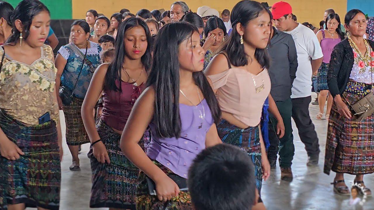 Baile Regional con la Marimba Reencuentro Juvenil de San Marcos Huista