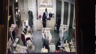 2 Perempuan Melayu Bertudung Curi Telefon 2