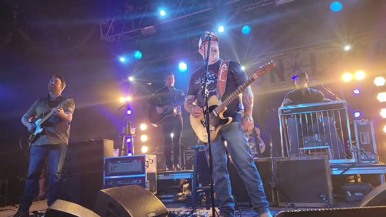 Obejrzyj Aaron Lewis - It's Been Awhile - Live Starland w YouTube Obejrzyj Aaron Lewis - It's Been Awhile - Live Starland w YouTube