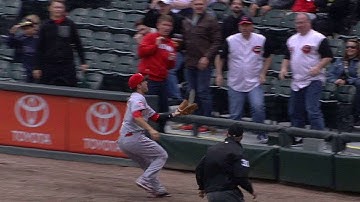 CIN@CWS: Negron makes a nice catch in foul territory