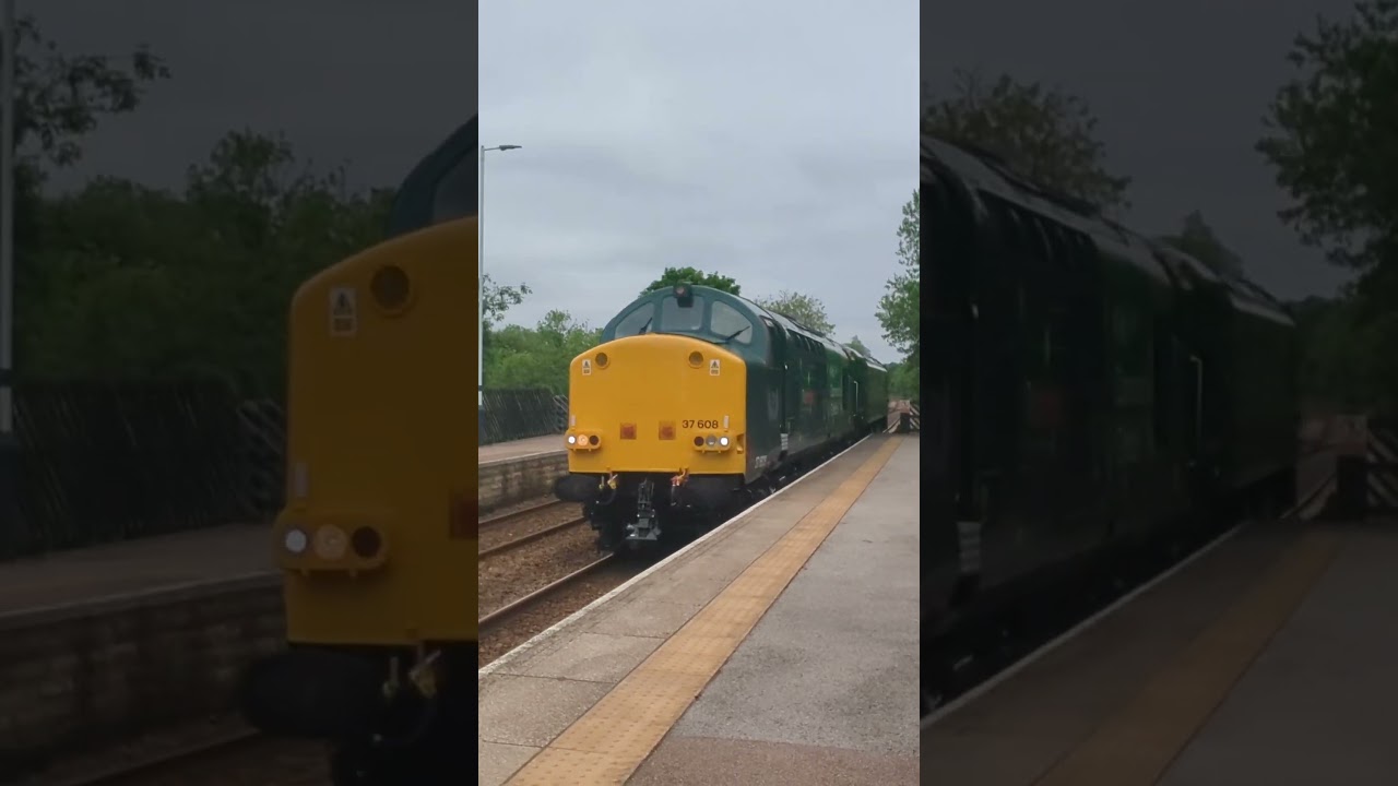 Class 37601 & 93001 passing Shireoaks 20.05.24