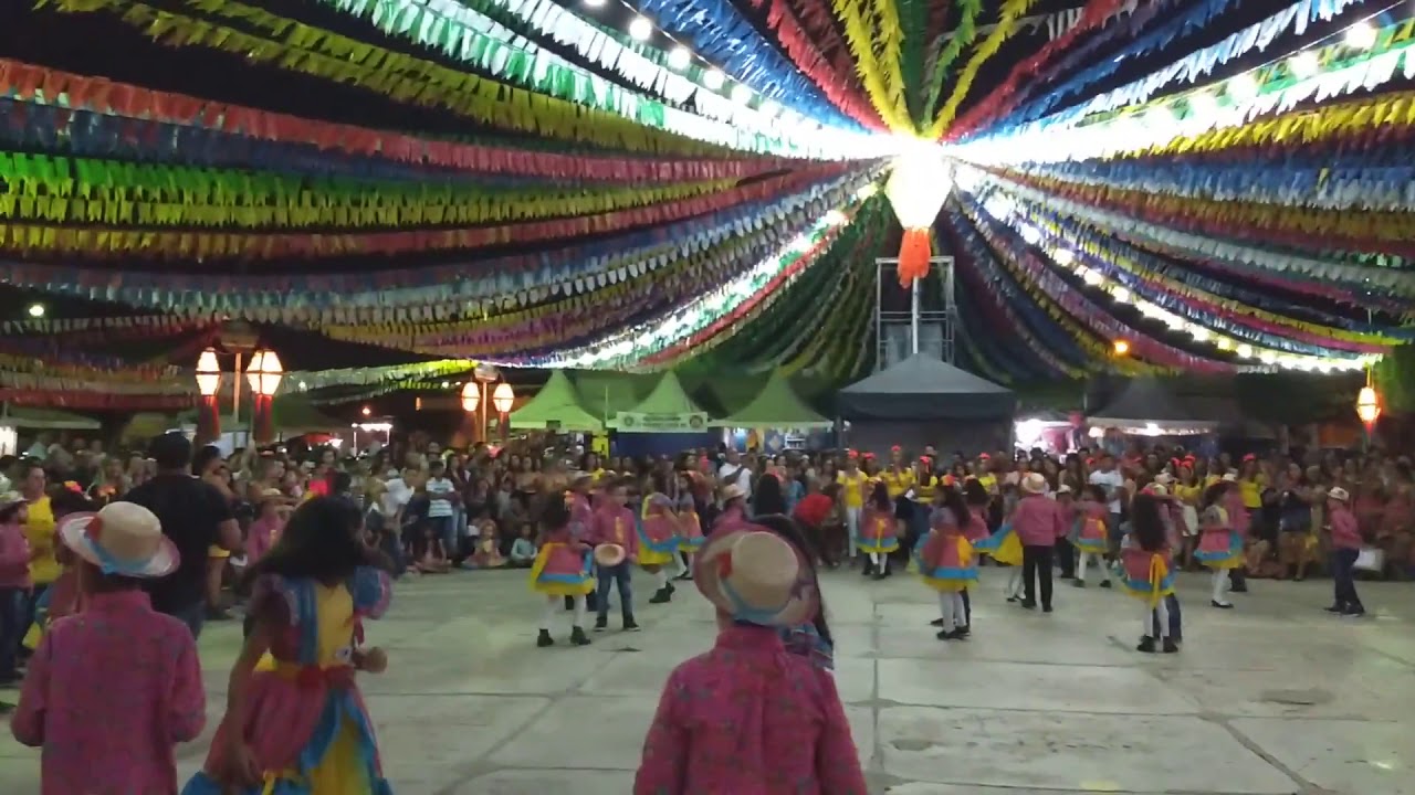 Uauá Prolepses Assistindo apresentação da quadrilha mirim no São