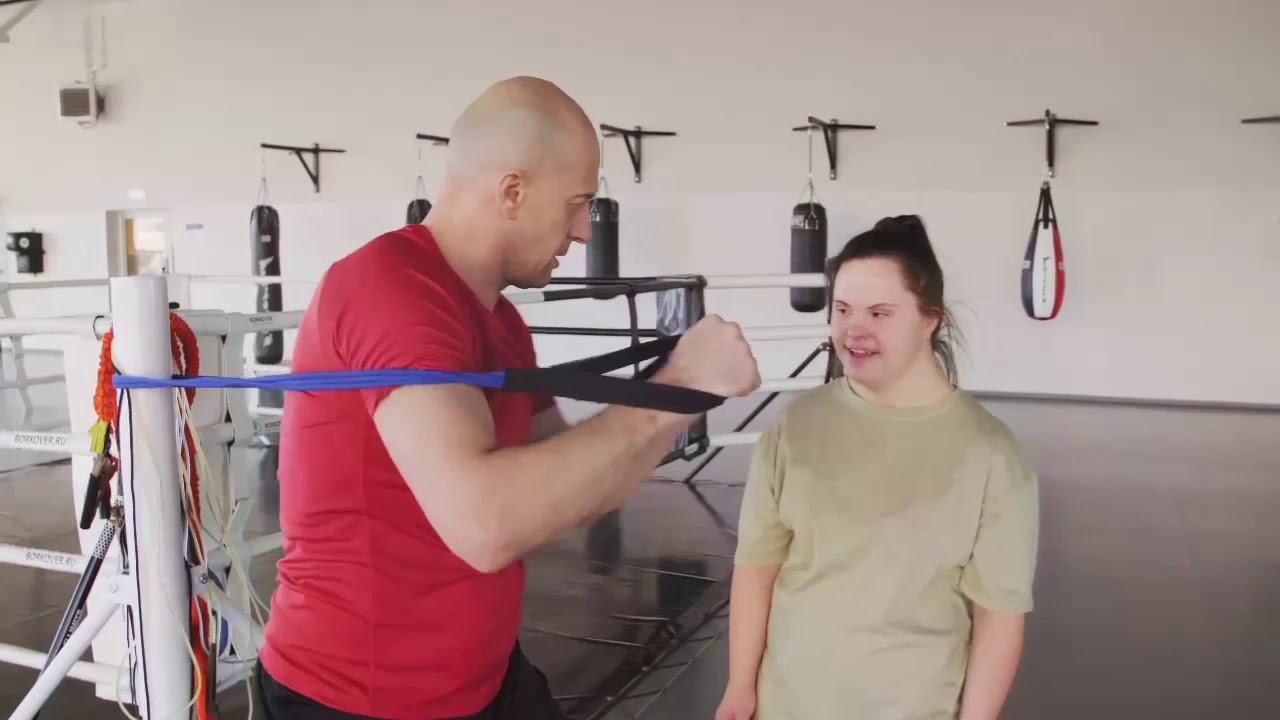 A Boxing Trainer showing how to use Resistance Band YouTube