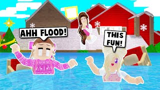MY HOUSE GOT FLOODED AND WE HAVE TO MOVE ON BLOXBURG! (Roblox)