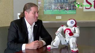 Bringing Robotics and Digital Curriculum to the Center of the Class