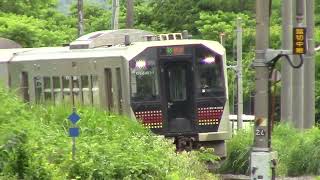 GV-E400系1編成(トップナンバー)普通新津行きがJR津川駅2番線に入線するシーン 2026.6.20