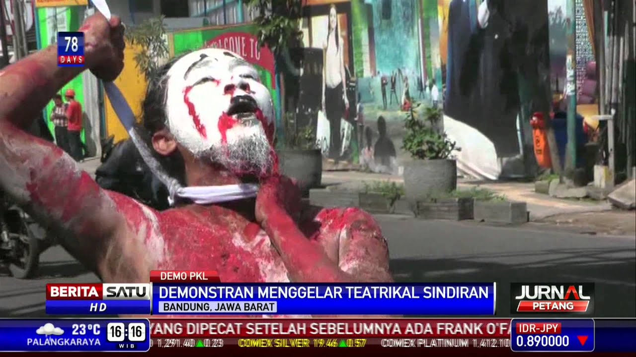 PKL Protes Kebijakan Relokasi PKL oleh Pemkot Bandung - YouTube