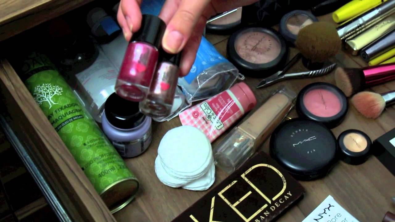 Invadindo a penteadeira da Fabi!