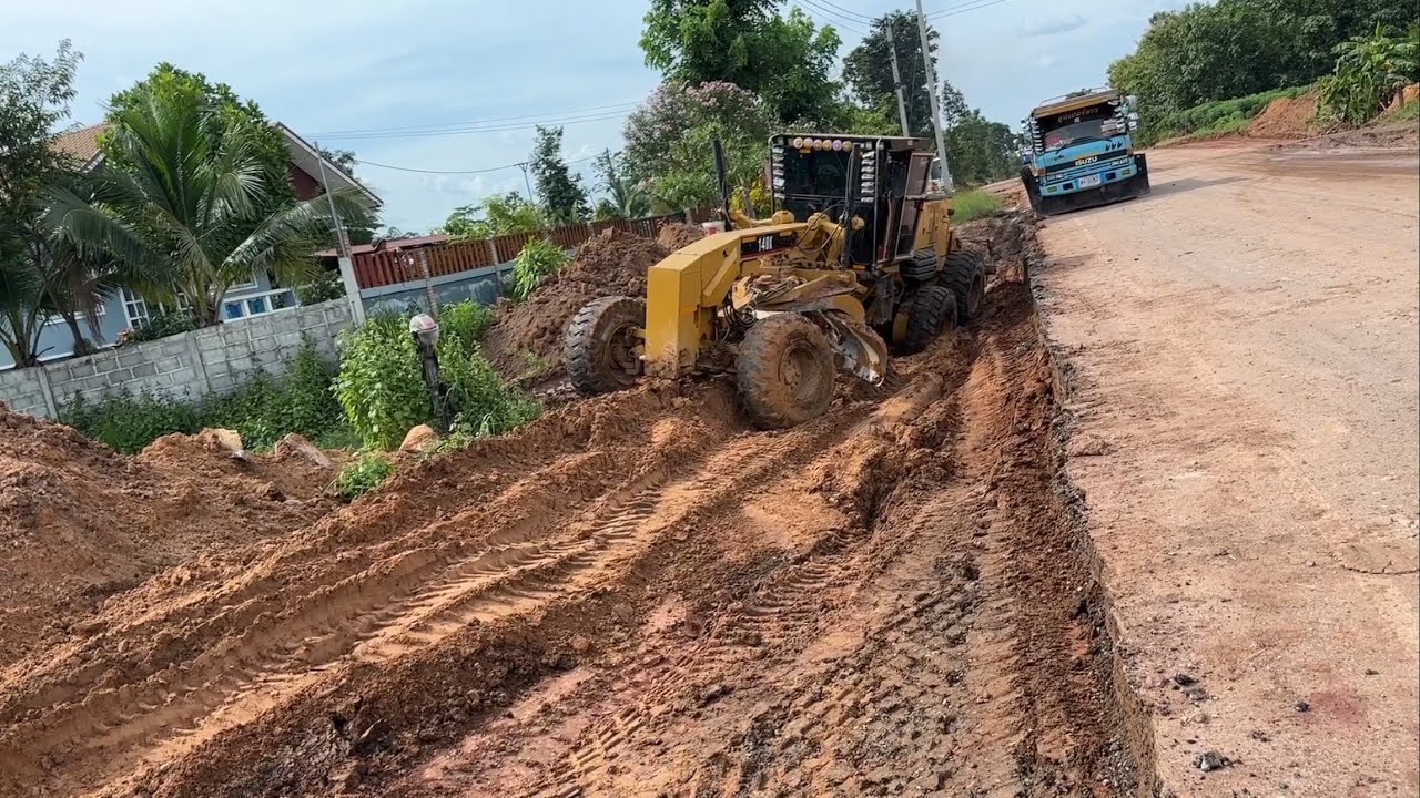 รถเกรดไปไม่ไหวขอกำลังรถแม็คโคร