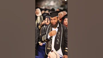 خريج جامعة كبير في السن تخرج بدموع وفرحة 