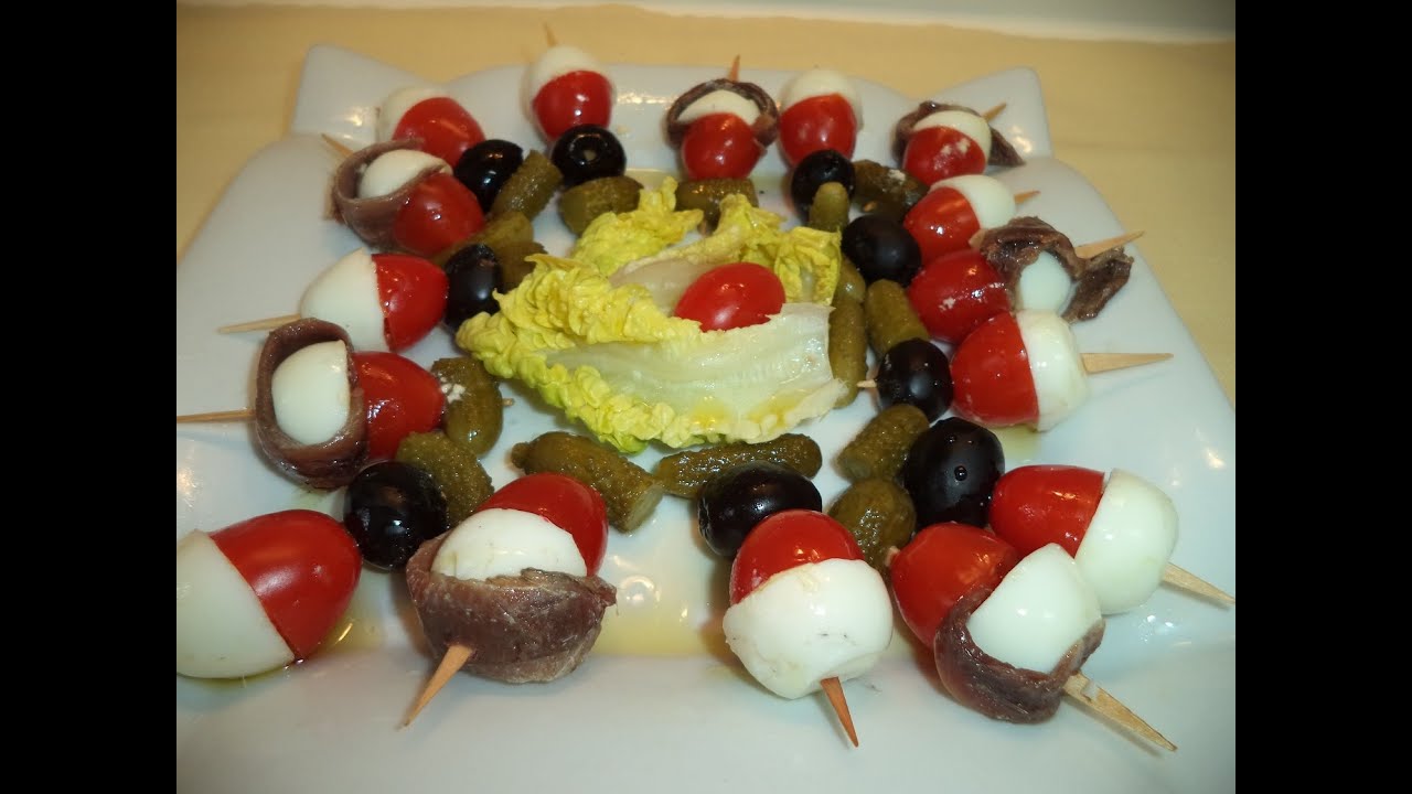 Banderillas de huevos de codorniz y anchoas