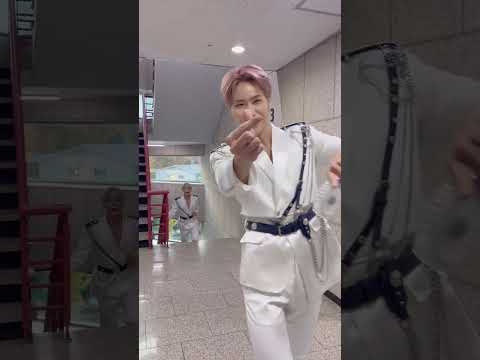 빅토니들의 인기가요 Virus 무대 후💦