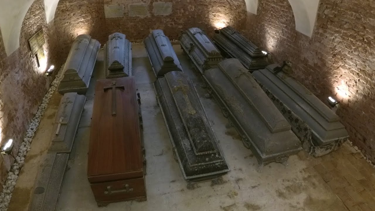 VERLASSENES KREMATORIUM MITTEN IN DER STADT GEFUNDEN! Überall Asche von Leichen! ✝️😳