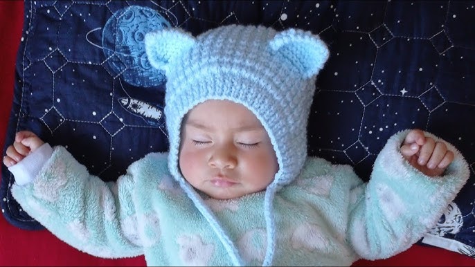 Capotita o gorrito para bebe recién nacido 0-3M con dos agujas