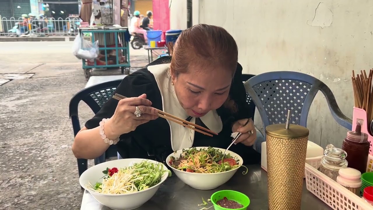 Mời cả nhà ăn bún riêu 