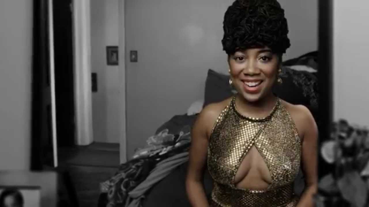 Debórah Bond - Perfect (Official Video) auf YouTube ansehen Debórah Bond - Perfect (Official Video) auf YouTube ansehen