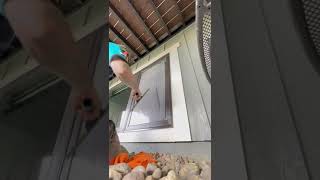 HOW TO CLEAN AN EXTERIOR RESIDENTIAL WINDOW IN 47 SECONDS
