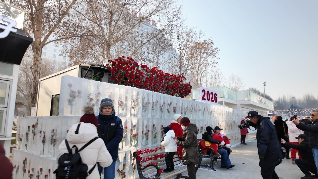 Зимняя прогулка по набережной реки Хунхэ, Шэньян 🇨🇳 | Снег, ледяные скульптуры и уличные торговцы