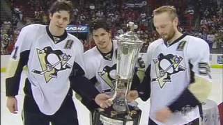 Crosby Carries Trophy - Last 1 Minute + Handshakes - Pens Canes Game 4 May 26 2009