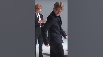 Cute Jimin💜… imitating V 🦋