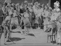 Видео: Боксерский матч между человеком и кенгуру. Здесь кадр британской к/хр 1930 гг.