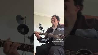 Idol House Ahmet Emre Miraçı Doğaçlama Şarkı Ile Uyandırıyor Şfet Ürkiye