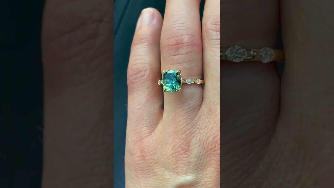 Bespoke Australian sapphire & diamond engagement ring, Sydney jeweller Lizunova Fine Jewels.