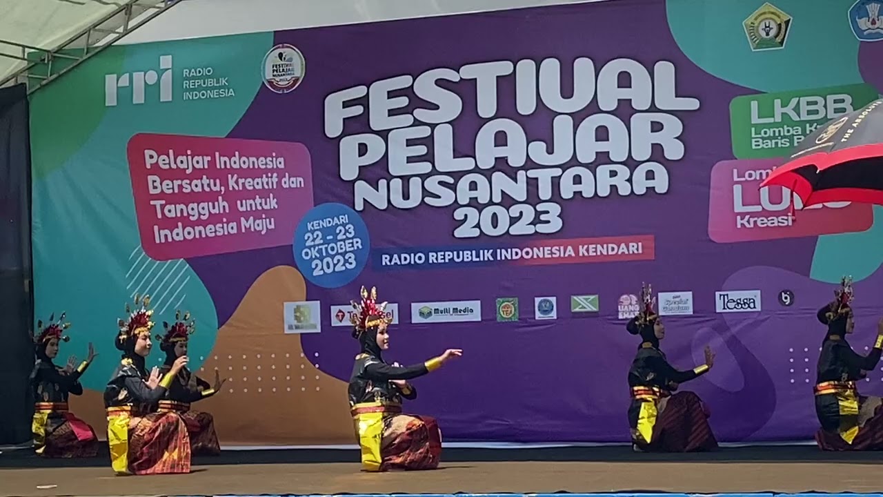 Penampilan tarian lulo kreasi  Di ajang FESTIVAL TARIAN PELAJAR SE SULTRA perwakilan SMAN 1 LEMBO