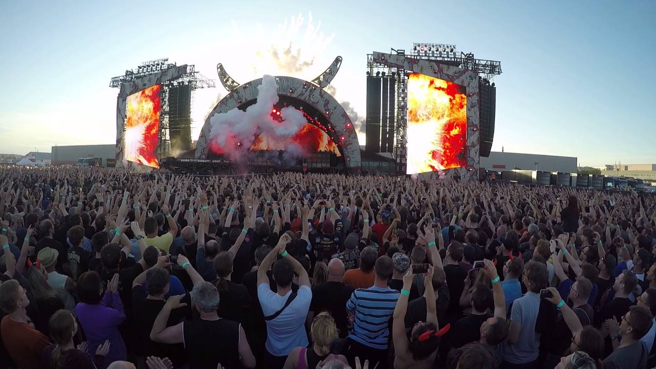 GoPro 4 AC/DC ft. Axl Rose - Rock or Bust - Prague 2016 - YouTube