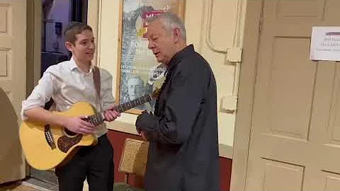 Tommy Emmanuel impressed by Ari Ettinger's guitar ...