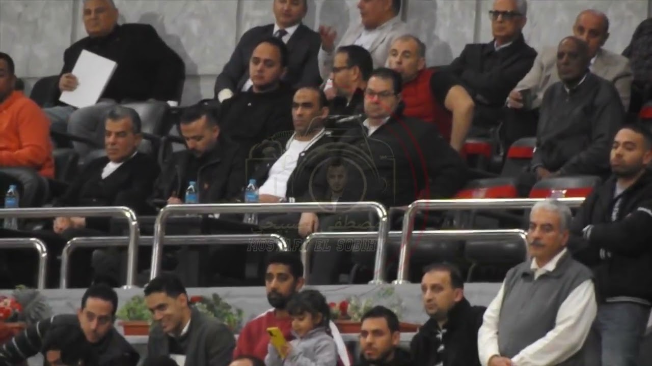 قاعد رايق ومتمزج.. شوف روقان #سيد_عبدالحفيظ والجارحي بأغاني جماهير #الاهلي بعد الفوز على #الإسماعيلي