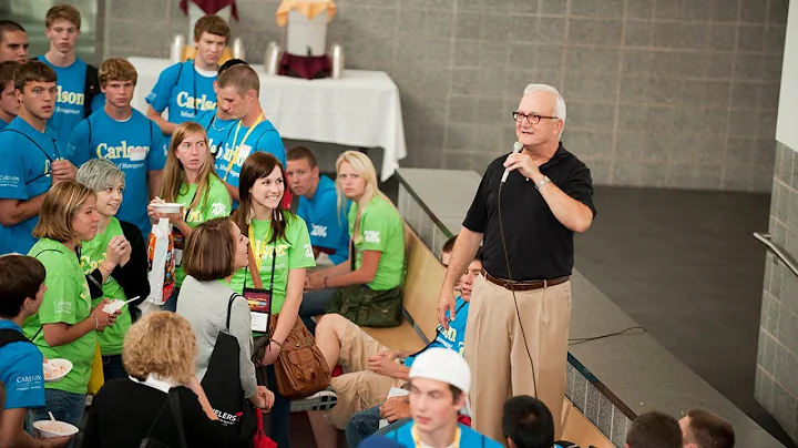 Honoring Bob Ruekert for service to the Carlson School Undergraduate Program