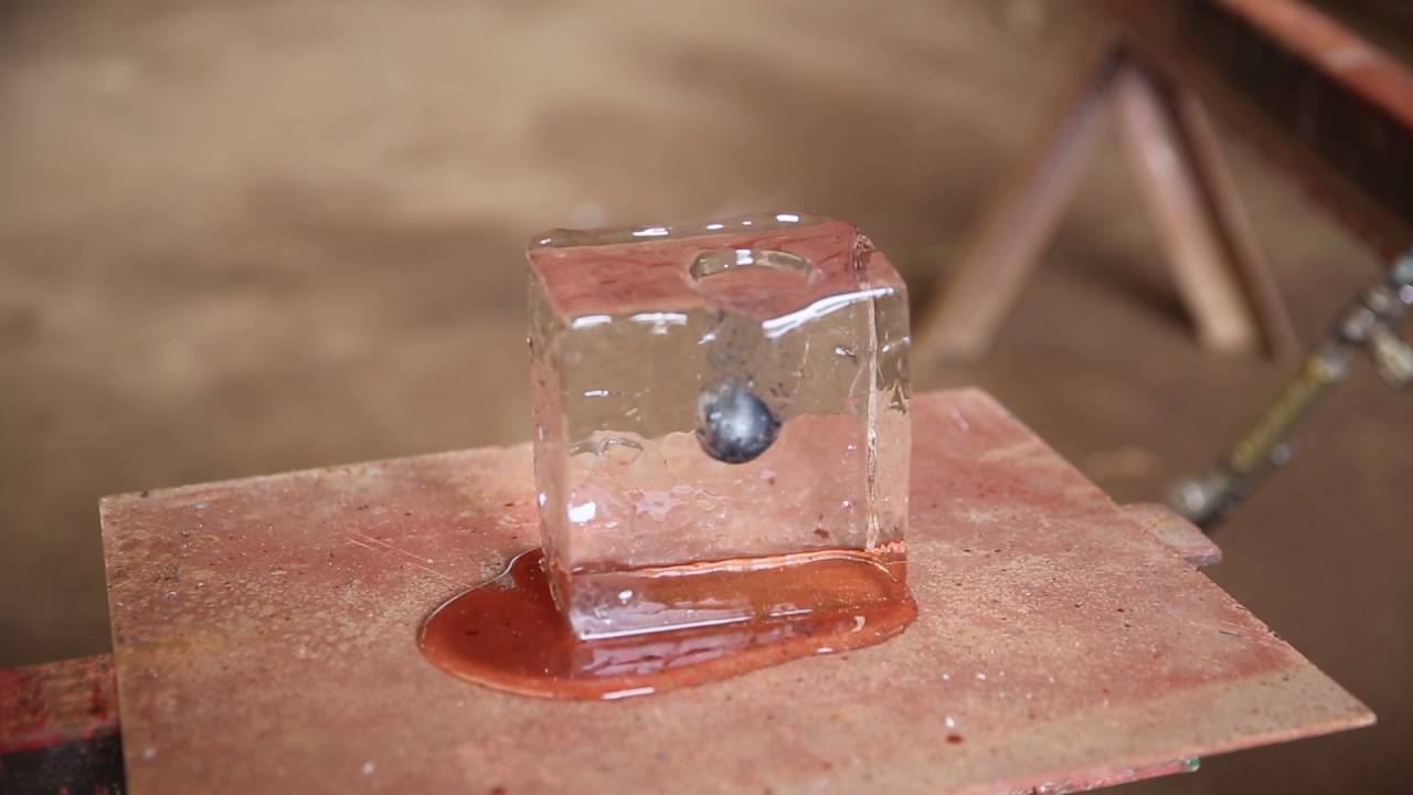 １６００度に 熱した鉄球 と分厚い 氷 の戦い 一体 どちらが勝つのか Grape グレイプ