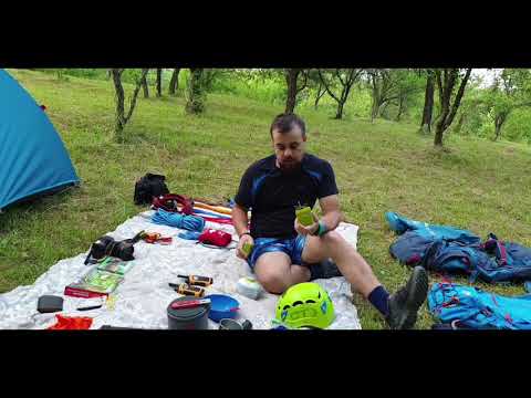 Video: Cum Să Faci Drumeții, Alpinism și Camping Cu Câinele Tău