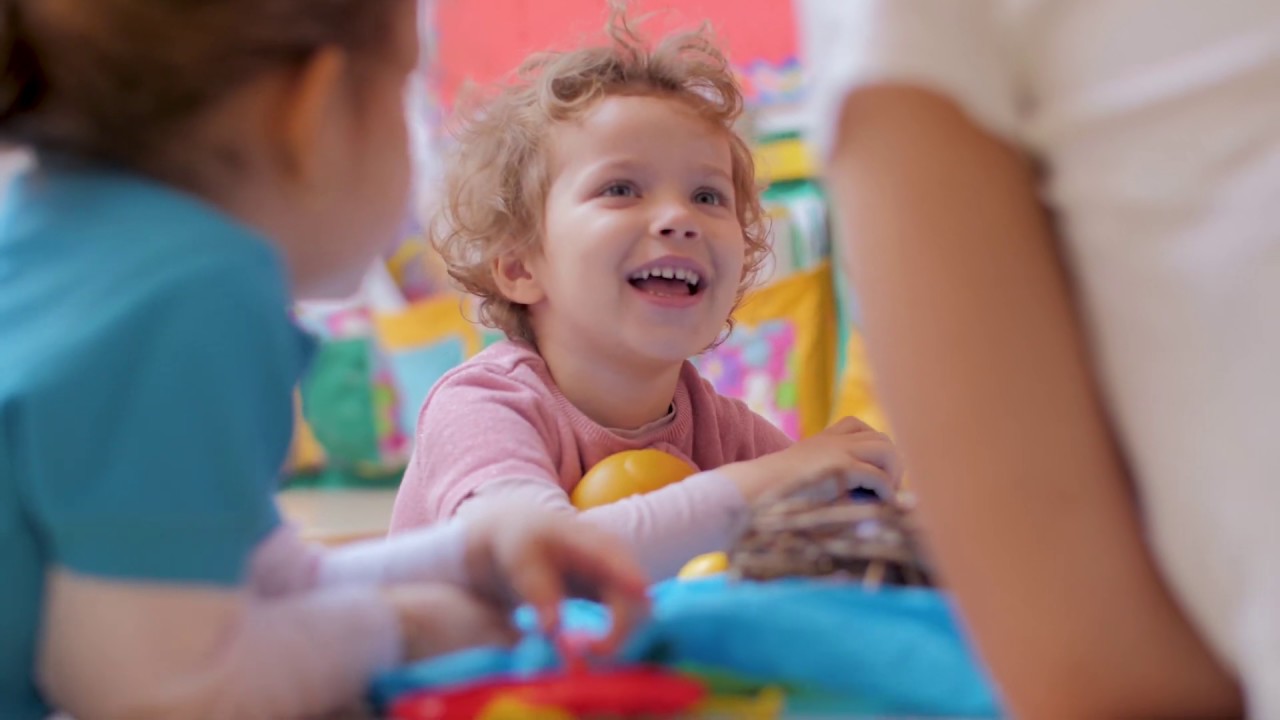 Ce trebuie să învețe un copil între 12 și 18 luni?