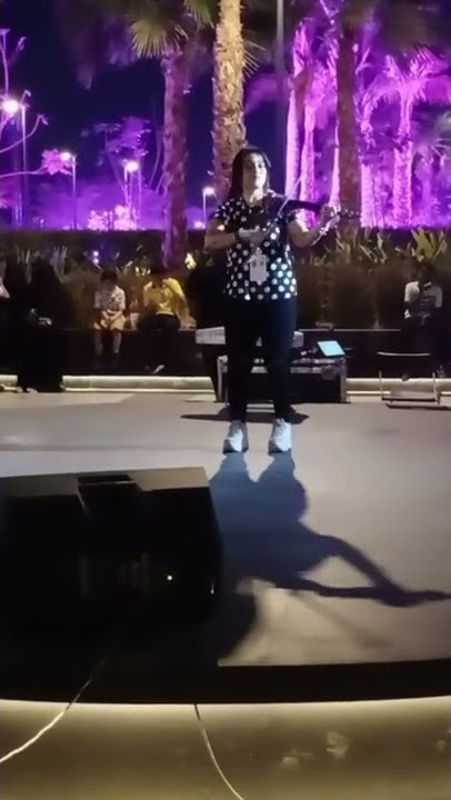 cewek Arab cantik main biola di Jeddah season