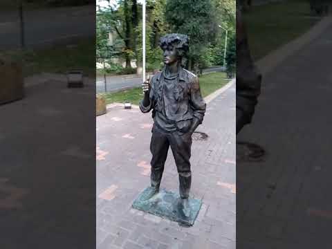 Памятник Виктору Цой в Алматы
