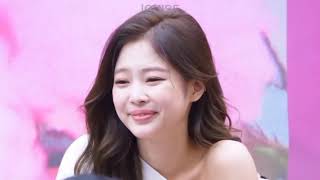 BLACKPINK reaction to fans screaming